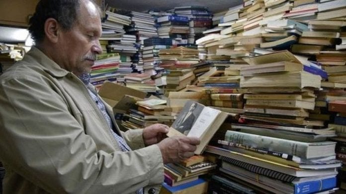 Dustman Builds a Free Library of Dumped Books