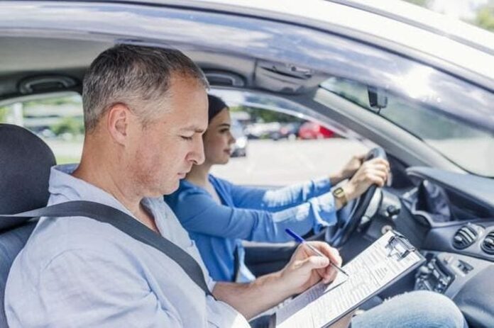 8 points to consider while choosing a driving school