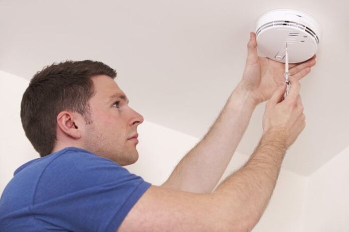 how carbon monoxide detectors work
