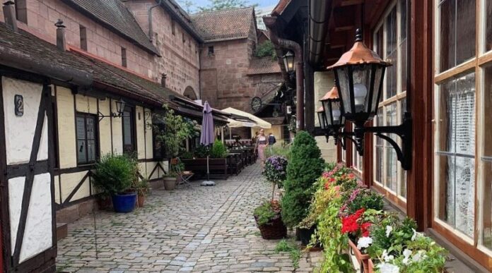 Secrets Locals Never Tell Tourists About Munich’s Hidden Courtyards and Cafés