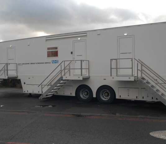 who uses artic lorry trailer